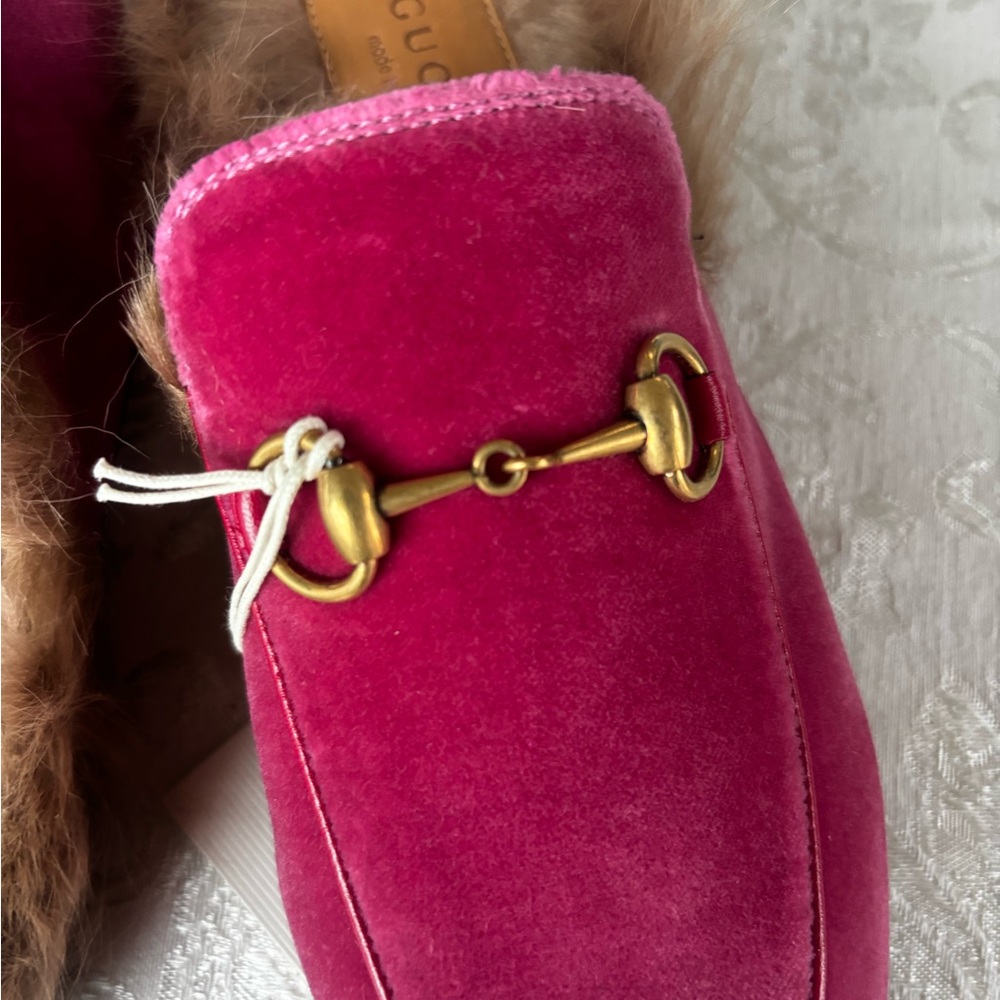 Gucci Fuchsia Princetown Velvet Loafers with Fur Trim - Picture 5 of 8